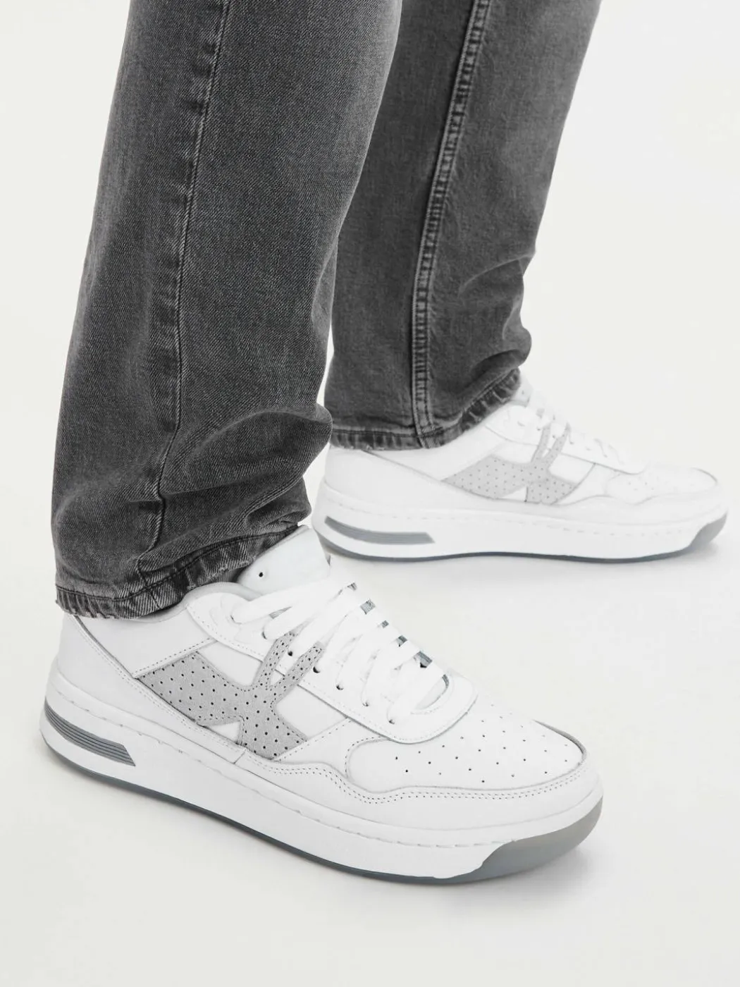 Sneakers UA Court 96 Suede 3028765 Bianco